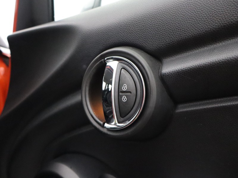 2019 (68) MINI HATCHBACK 1.5 Cooper Classic II 5dr 4977614