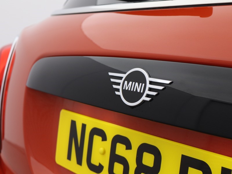 2019 (68) MINI HATCHBACK 1.5 Cooper Classic II 5dr 4977601