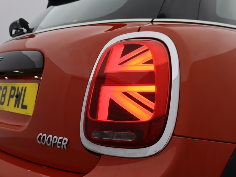 2019 (68) MINI HATCHBACK 1.5 Cooper Classic II 5dr 4977599