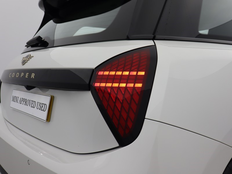 2024 (24) MINI COOPER 135kW E Classic 41kWh 3dr Auto 4965659