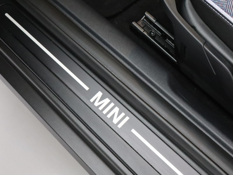 2024 (24) MINI COOPER 135kW E Classic 41kWh 3dr Auto 4965672