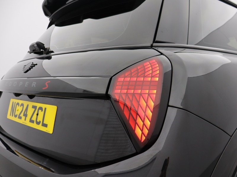 2024 (24) MINI COOPER 2.0 S Sport 3dr Auto 4964561