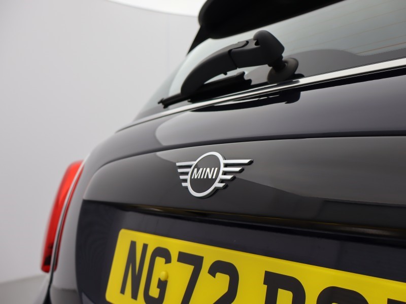 2022 (72) MINI HATCHBACK 1.5 Cooper Exclusive 3dr Auto 5182879