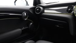 2022 (72) MINI HATCHBACK 1.5 Cooper Exclusive 3dr Auto 5182907