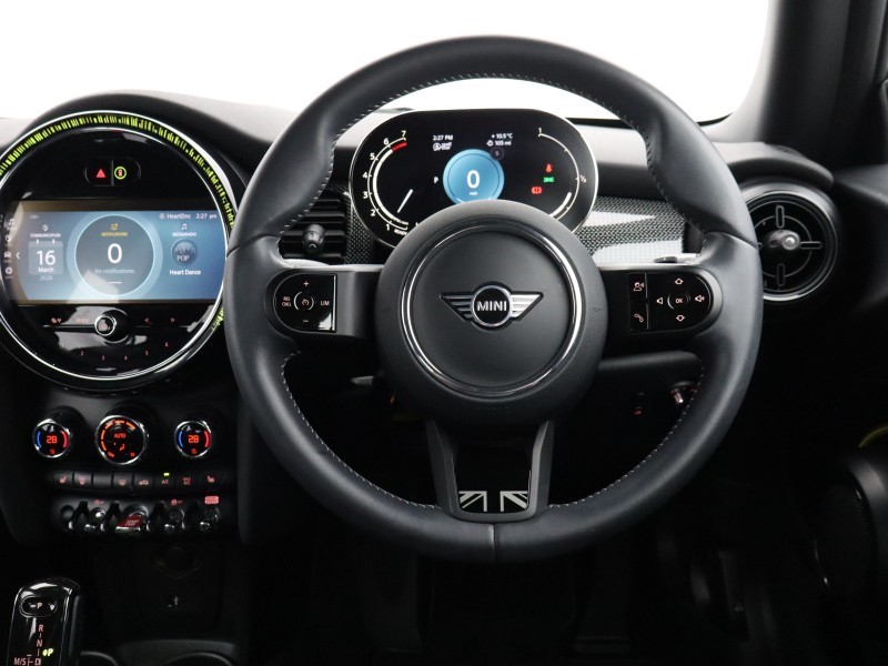 2022 (72) MINI HATCHBACK 1.5 Cooper Exclusive 3dr Auto 5182903