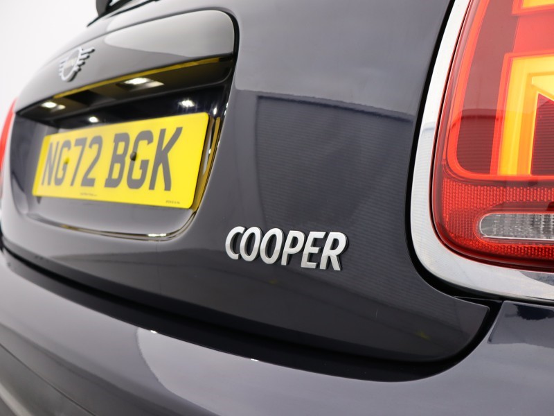 2022 (72) MINI HATCHBACK 1.5 Cooper Exclusive 3dr Auto 5182878