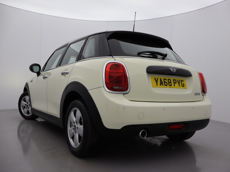 2018 (68) MINI HATCHBACK 1.5 Cooper Classic II 5dr 5113105