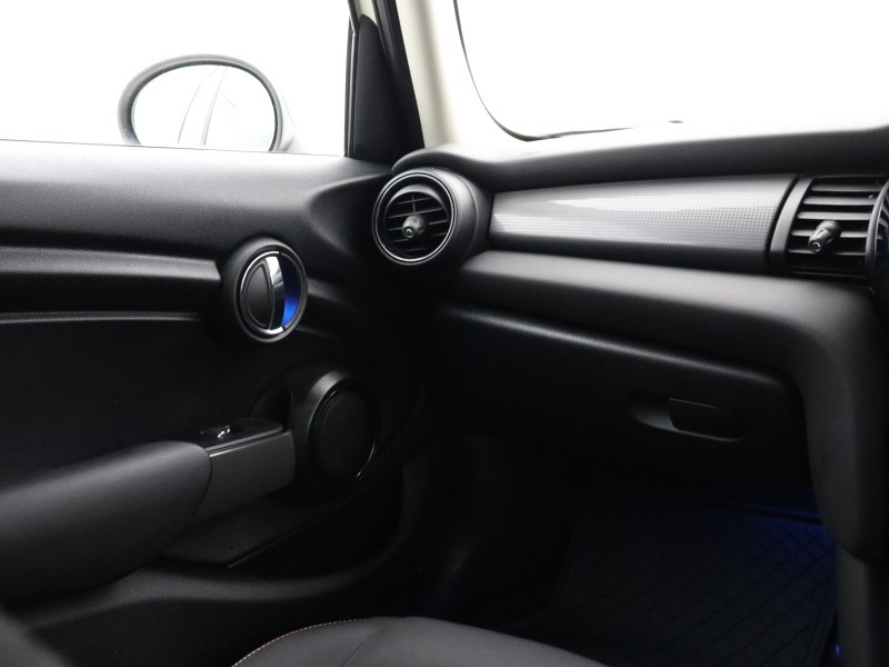 2018 (68) MINI HATCHBACK 1.5 Cooper Classic II 5dr 5113097