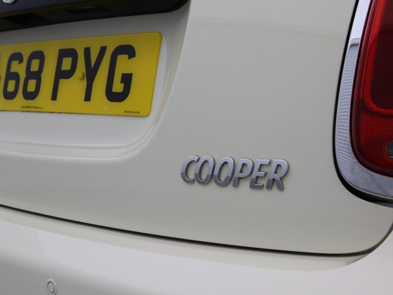 2018 (68) MINI HATCHBACK 1.5 Cooper Classic II 5dr 5113079