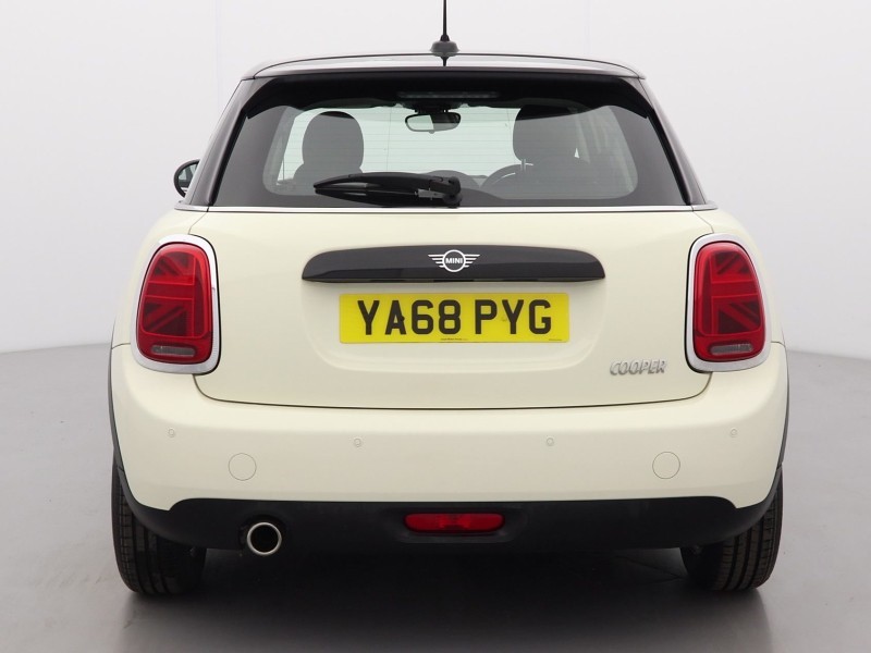 2018 (68) MINI HATCHBACK 1.5 Cooper Classic II 5dr 5113075