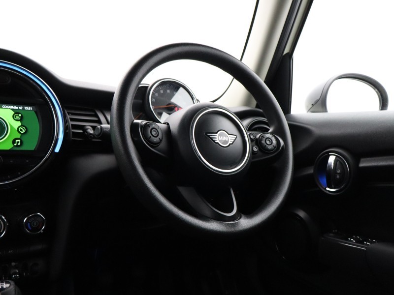 2018 (68) MINI HATCHBACK 1.5 Cooper Classic II 5dr 5113094