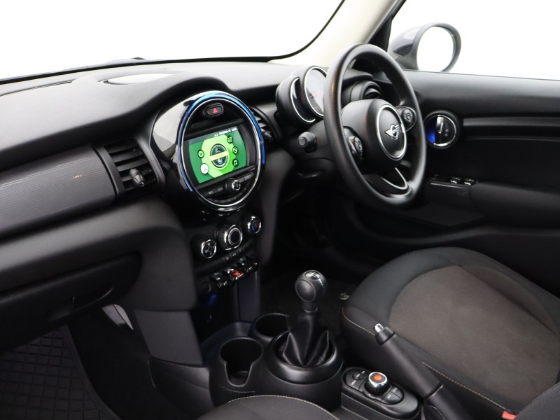 2018 (68) MINI HATCHBACK 1.5 Cooper Classic II 5dr 5113091