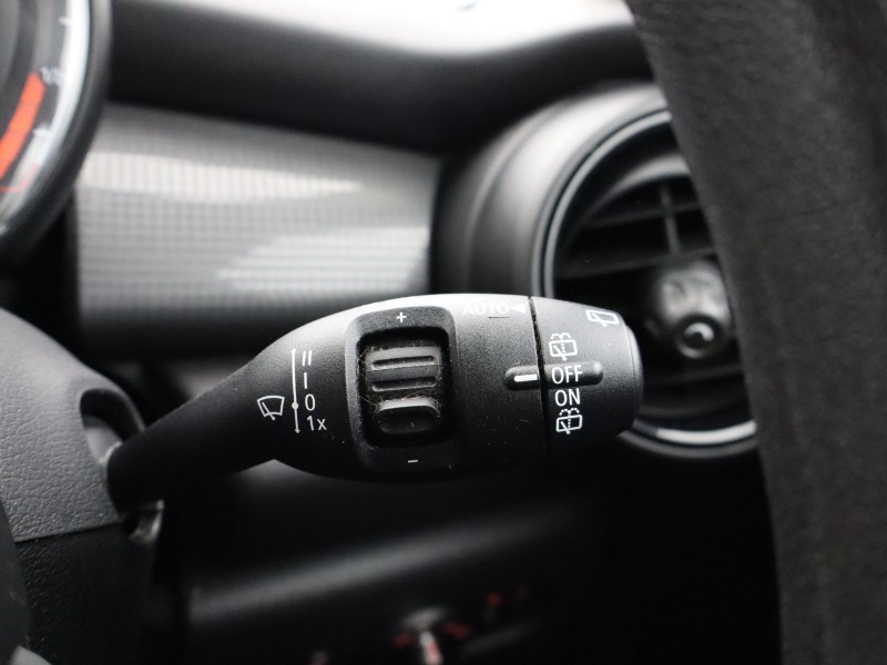 2018 (68) MINI HATCHBACK 1.5 Cooper Classic II 5dr 5113125