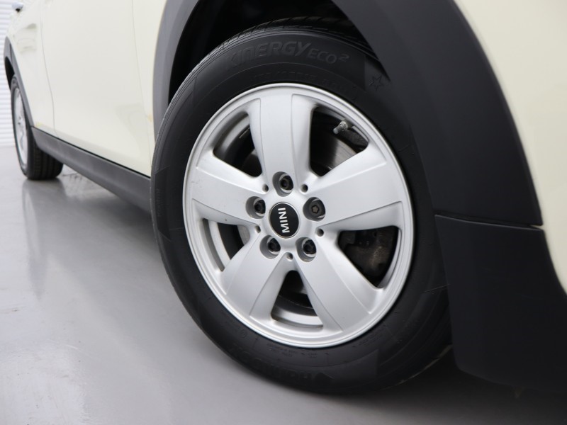 2018 (68) MINI HATCHBACK 1.5 Cooper Classic II 5dr 5113101