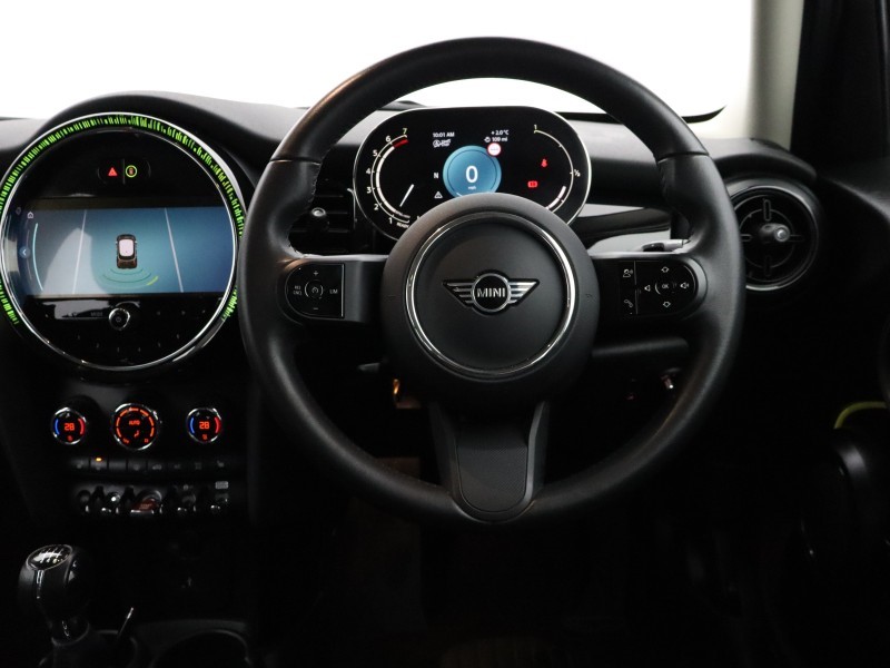 2024 (73) MINI HATCHBACK 1.5 Cooper Classic Premium 5dr 5071171