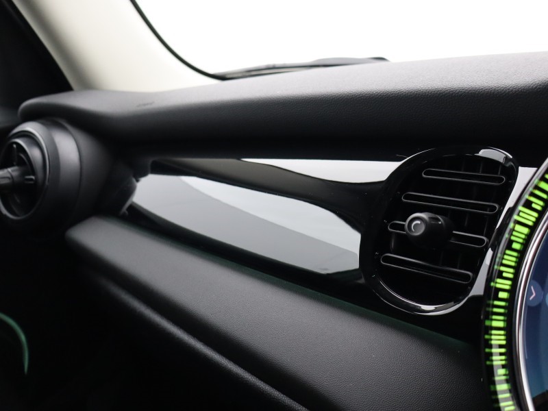 2024 (73) MINI HATCHBACK 1.5 Cooper Classic Premium 5dr 5071180