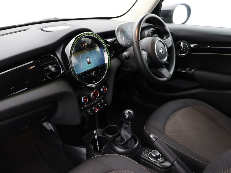 2024 (73) MINI HATCHBACK 1.5 Cooper Classic Premium 5dr 5071166