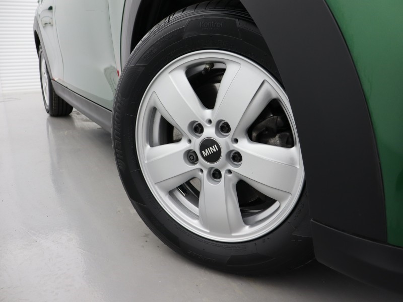 2024 (73) MINI HATCHBACK 1.5 Cooper Classic Premium 5dr 5071161