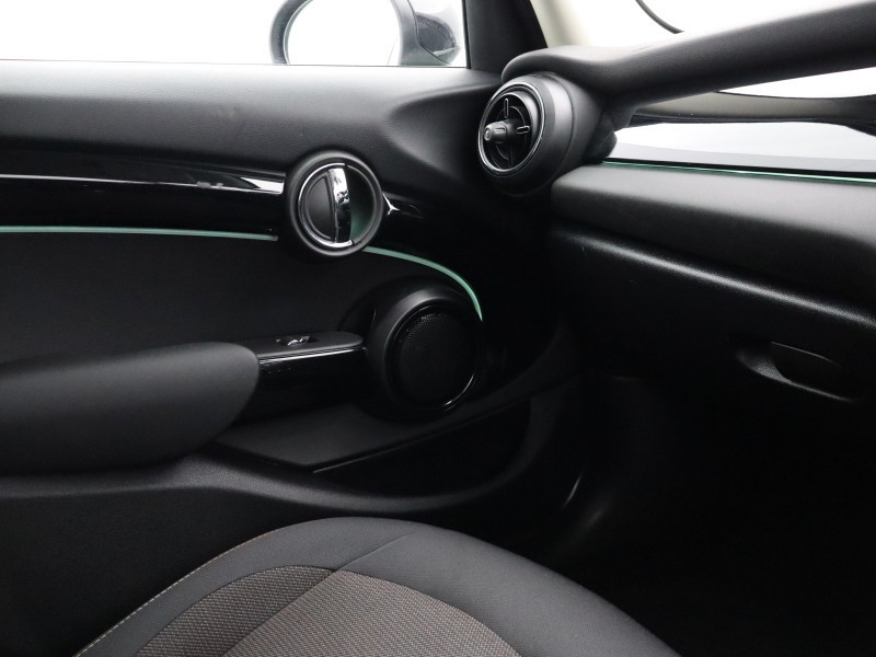 2024 (73) MINI HATCHBACK 1.5 Cooper Classic Premium 5dr 5071181