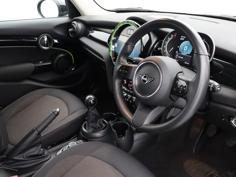 2024 (73) MINI HATCHBACK 1.5 Cooper Classic Premium 5dr 5071164