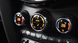 2024 (73) MINI HATCHBACK 1.5 Cooper Classic Premium 5dr 5071186