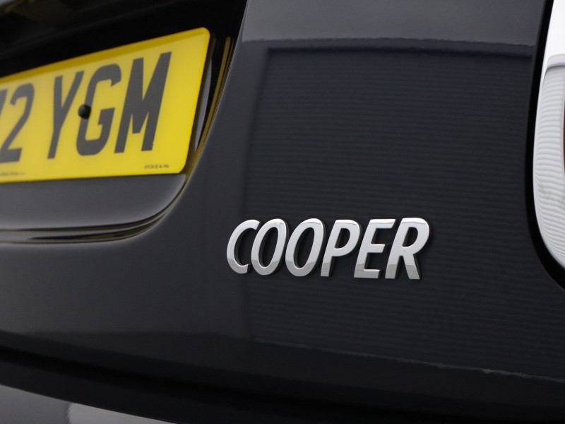 2022 (72) MINI HATCHBACK 1.5 Cooper Exclusive 5dr Auto 5194086