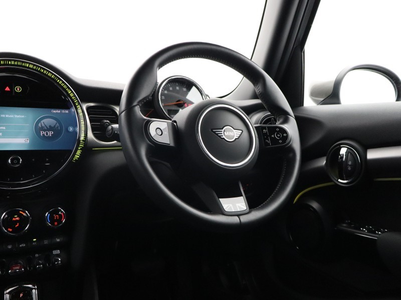 2022 (72) MINI HATCHBACK 1.5 Cooper Exclusive 5dr Auto 5194112