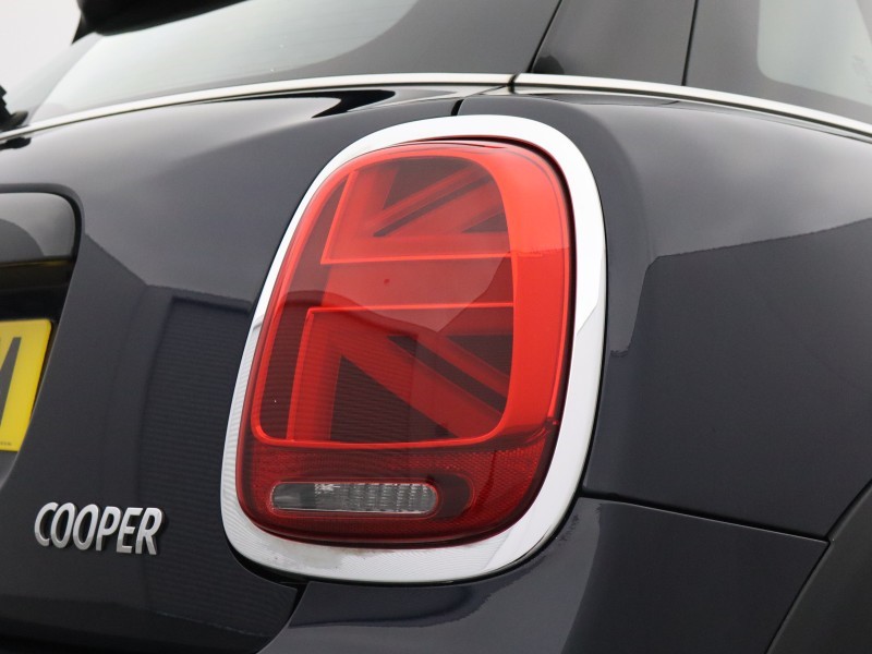 2022 (72) MINI HATCHBACK 1.5 Cooper Exclusive 5dr Auto 5194085