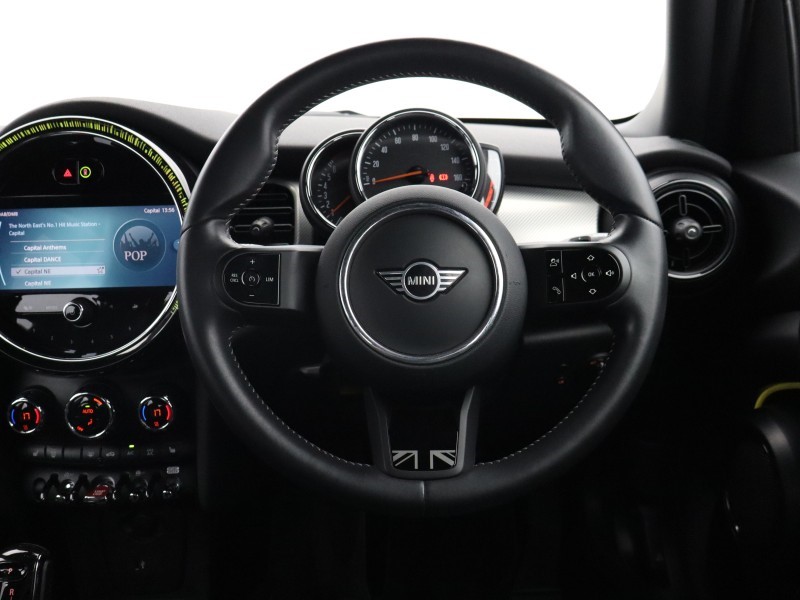 2022 (72) MINI HATCHBACK 1.5 Cooper Exclusive 5dr Auto 5194111