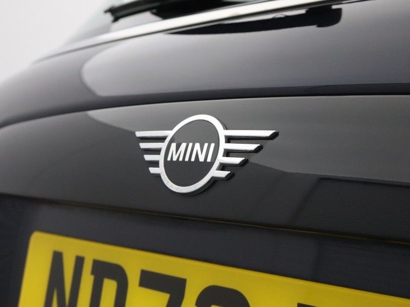 2022 (72) MINI HATCHBACK 1.5 Cooper Exclusive 5dr Auto 5194087