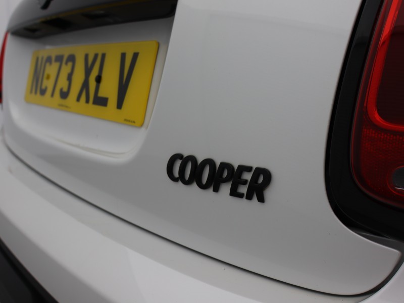 2024 (73) MINI HATCHBACK 1.5 Cooper Sport Premium 3dr Auto 5037872
