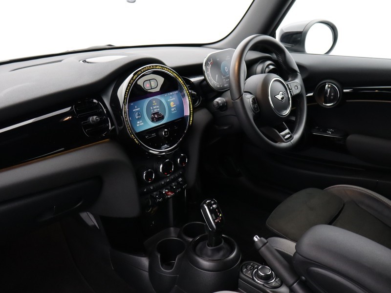 2024 (73) MINI HATCHBACK 1.5 Cooper Sport Premium 3dr Auto 5037891