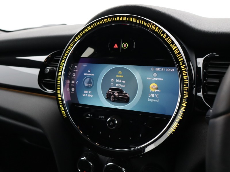 2024 (73) MINI HATCHBACK 1.5 Cooper Sport Premium 3dr Auto 5037893