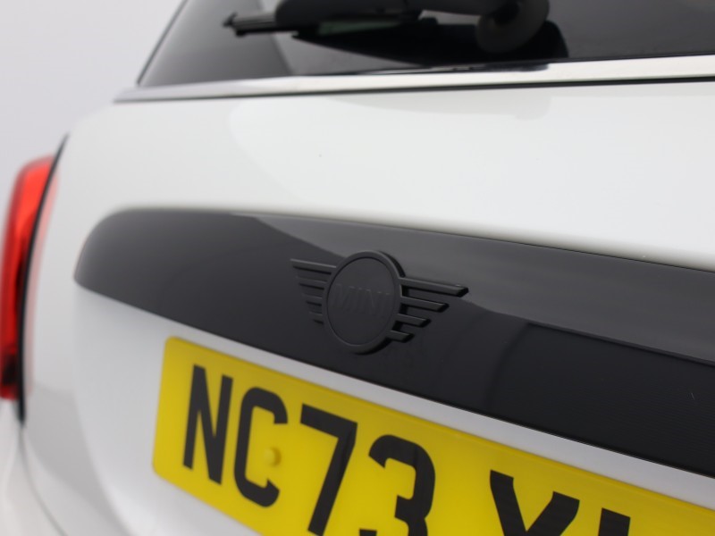 2024 (73) MINI HATCHBACK 1.5 Cooper Sport Premium 3dr Auto 5037873