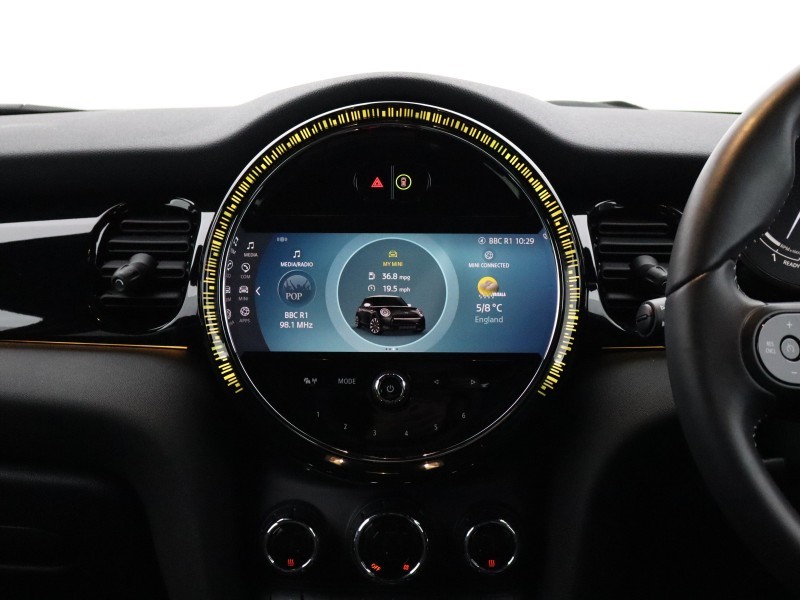 2024 (73) MINI HATCHBACK 1.5 Cooper Sport Premium 3dr Auto 5037886