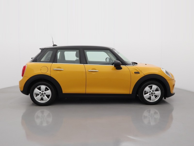 2016 (16) MINI HATCHBACK 1.5 Cooper 5dr 5134820