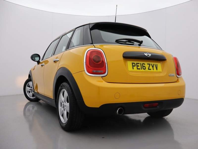 2016 (16) MINI HATCHBACK 1.5 Cooper 5dr 5134864