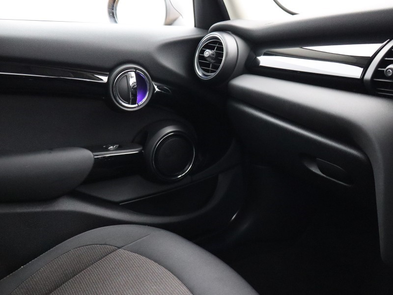 2016 (16) MINI HATCHBACK 1.5 Cooper 5dr 5134845