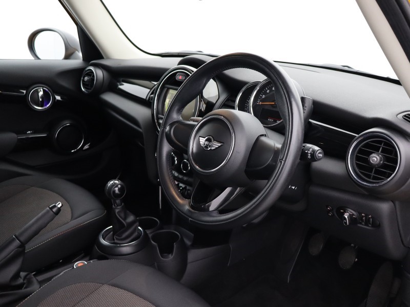 2016 (16) MINI HATCHBACK 1.5 Cooper 5dr 5134836