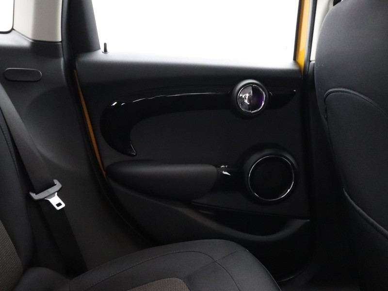 2016 (16) MINI HATCHBACK 1.5 Cooper 5dr 5134834