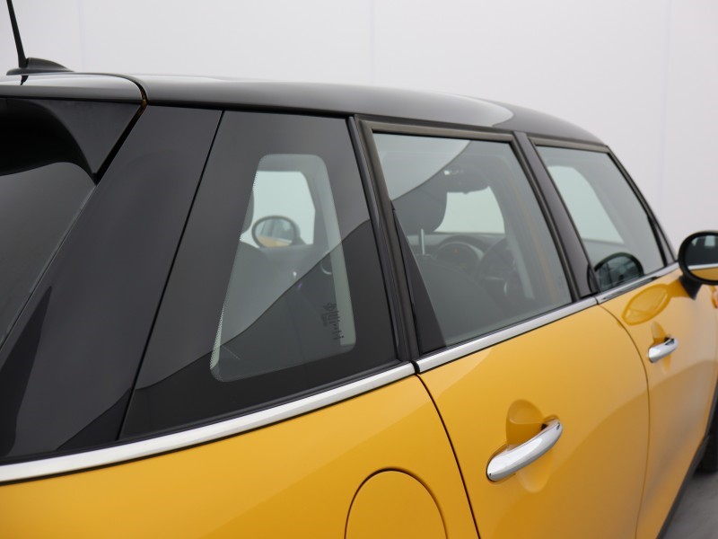 2016 (16) MINI HATCHBACK 1.5 Cooper 5dr 5134823