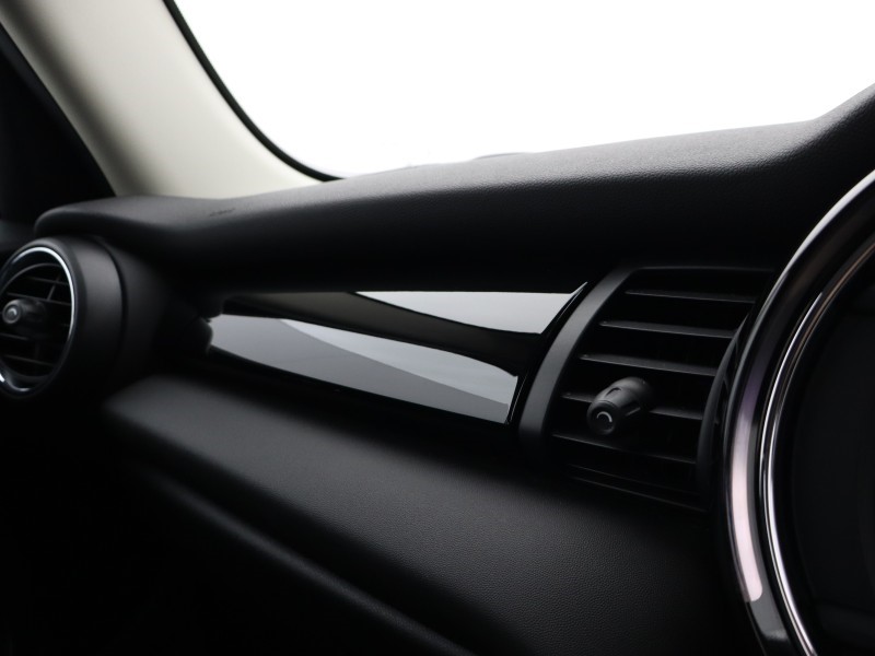 2016 (16) MINI HATCHBACK 1.5 Cooper 5dr 5134844