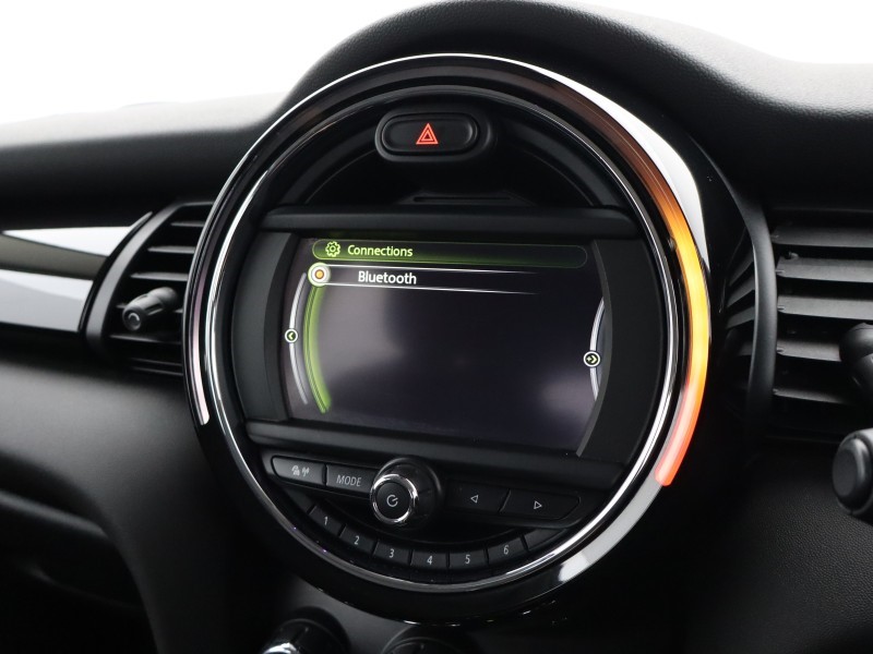 2016 (16) MINI HATCHBACK 1.5 Cooper 5dr 5134843