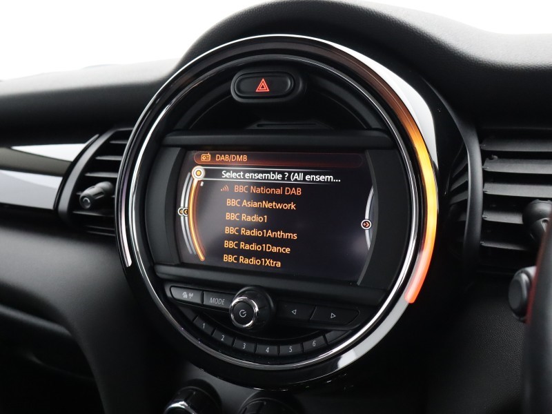 2016 (16) MINI HATCHBACK 1.5 Cooper 5dr 5134842