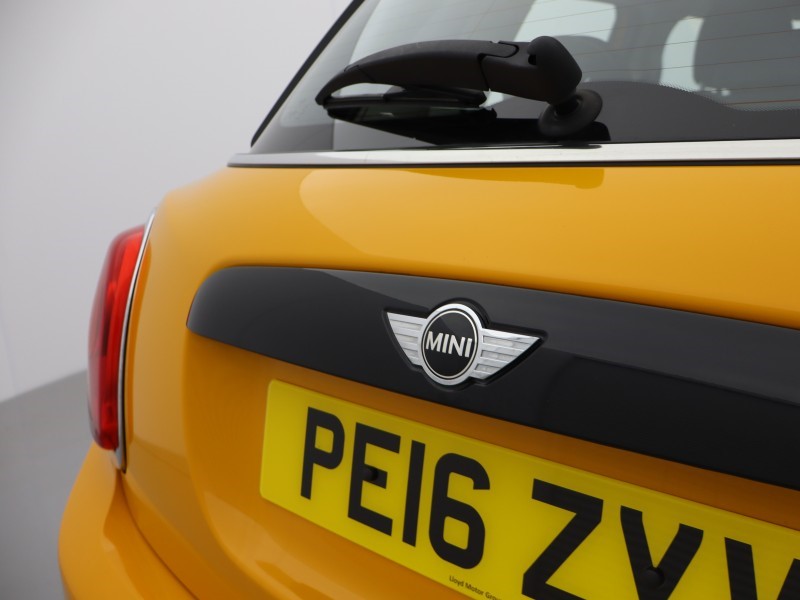 2016 (16) MINI HATCHBACK 1.5 Cooper 5dr 5134824