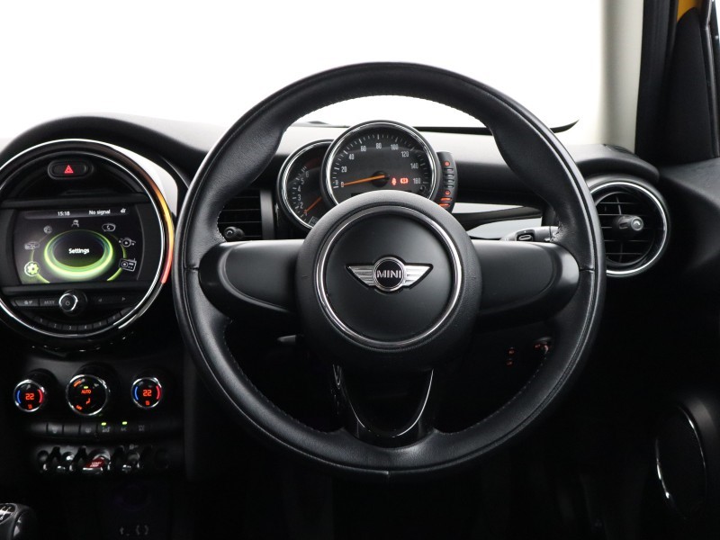 2016 (16) MINI HATCHBACK 1.5 Cooper 5dr 5134866