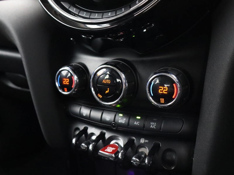 2016 (16) MINI HATCHBACK 1.5 Cooper 5dr 5134853