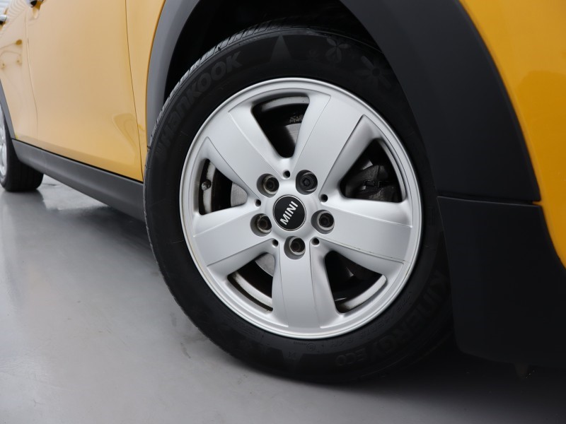 2016 (16) MINI HATCHBACK 1.5 Cooper 5dr 5134862