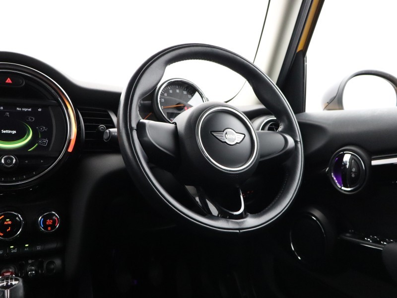 2016 (16) MINI HATCHBACK 1.5 Cooper 5dr 5134867