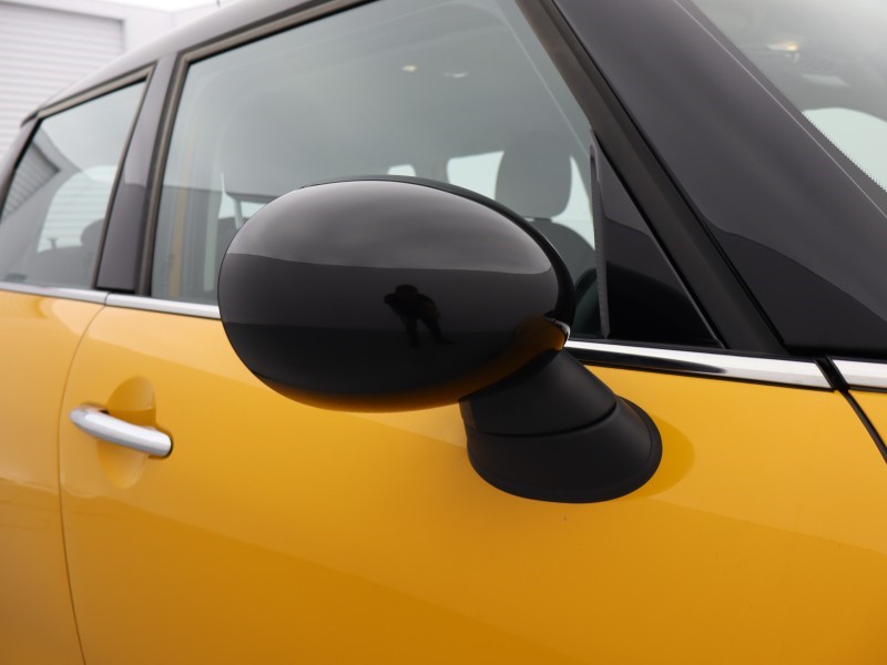 2016 (16) MINI HATCHBACK 1.5 Cooper 5dr 5134830